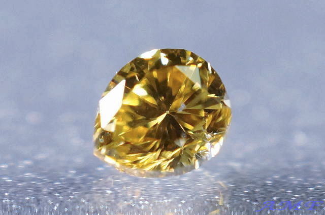 希少なナチュラルカラーダイヤモンド