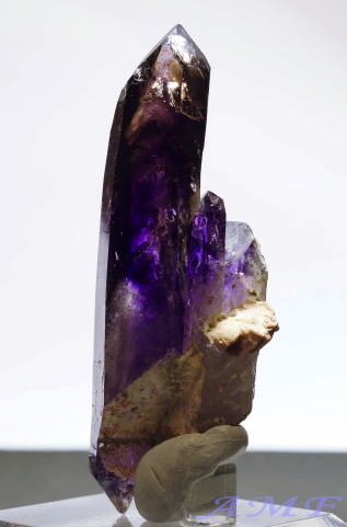 uho[OYAVXg127