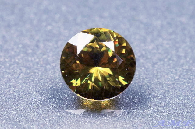 マダガスカル産ゴールデンスフェーン0.85ct11